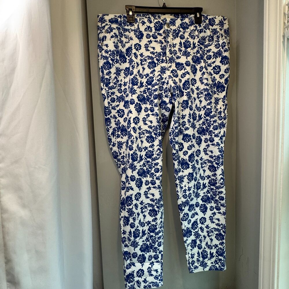 Forever 21 White Floral Pants M – Stretch Cotton, Slightly Tapered, Like New
